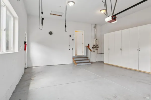 a view of empty room with a ceiling fan