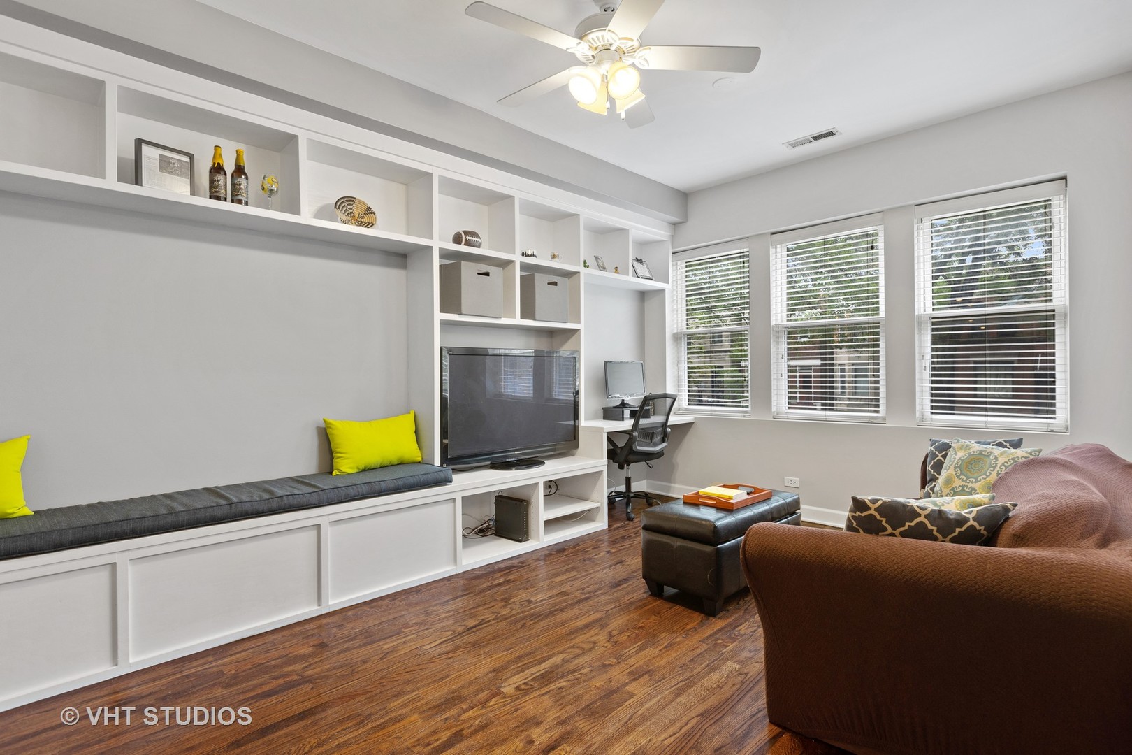1520 West Addison Street, Unit 1 Chicago, IL 60613 - Photo 2 of 12 a living room with furniture and a flat screen tv