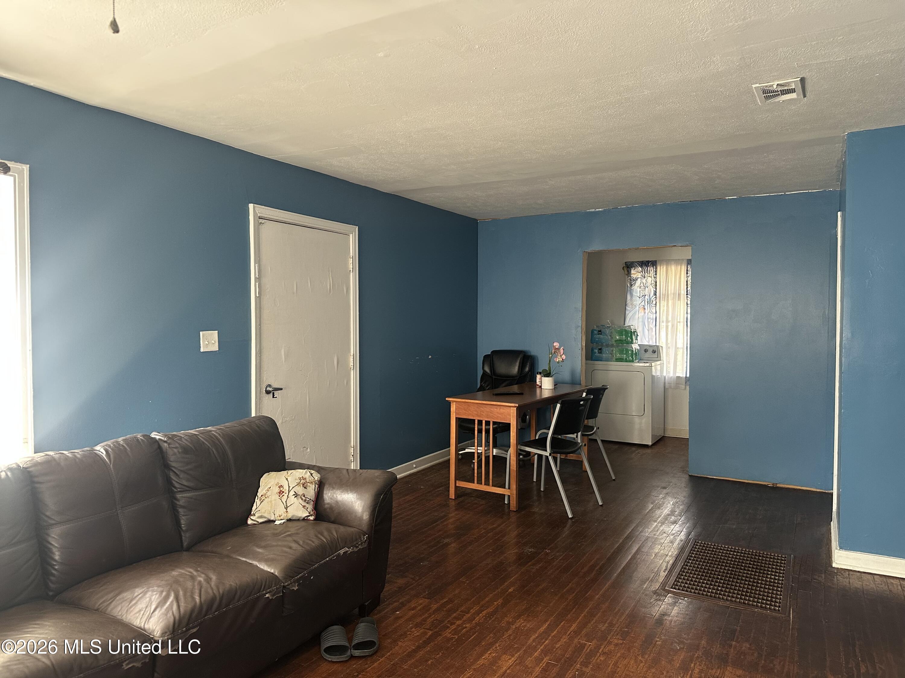 156 Wacker Drive Jackson, MS 39206 - Photo 3 of 37 IMG_7820