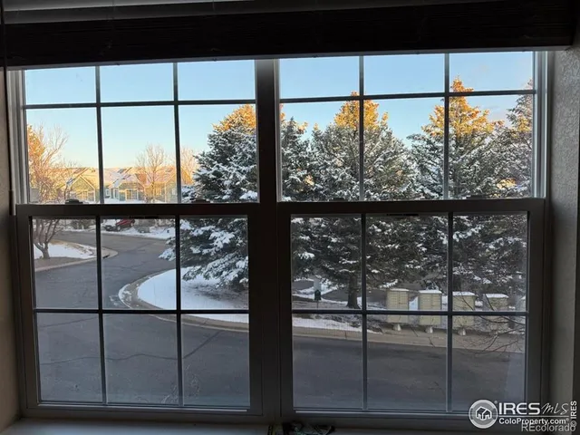 a view of livingroom with furniture