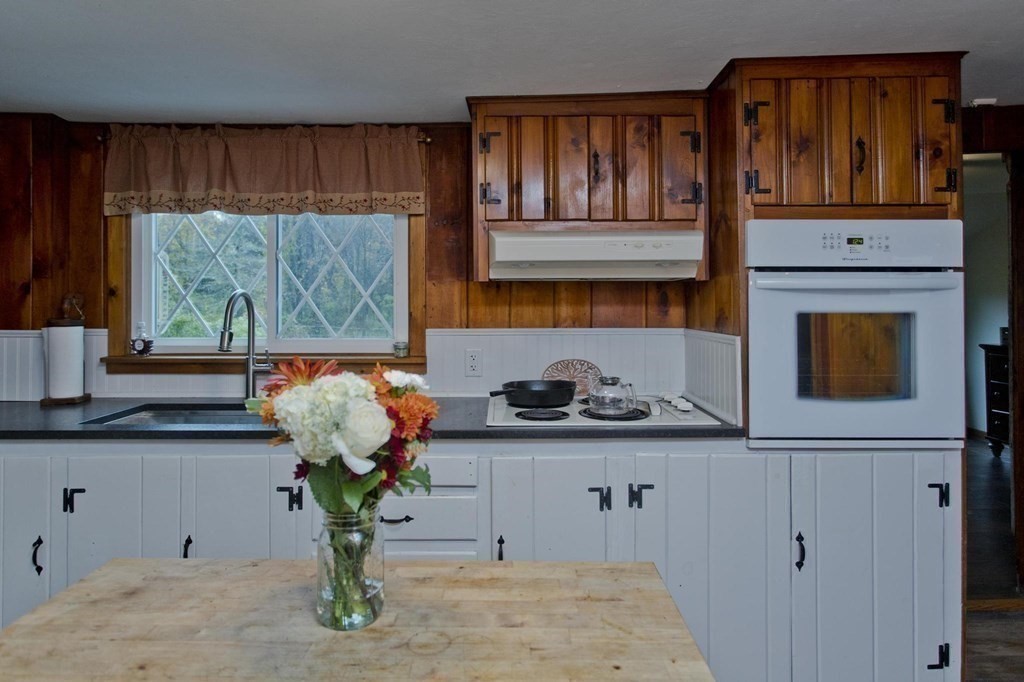 295 Southampton Road Holyoke, MA 01040 - Photo 11 of 30 Gallery Image 11
