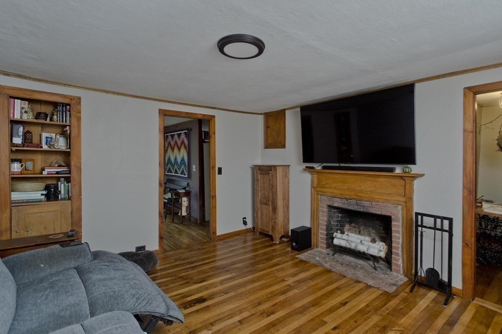 295 Southampton Road Holyoke, MA 01040 - Photo 18 of 30 Gallery Image 18