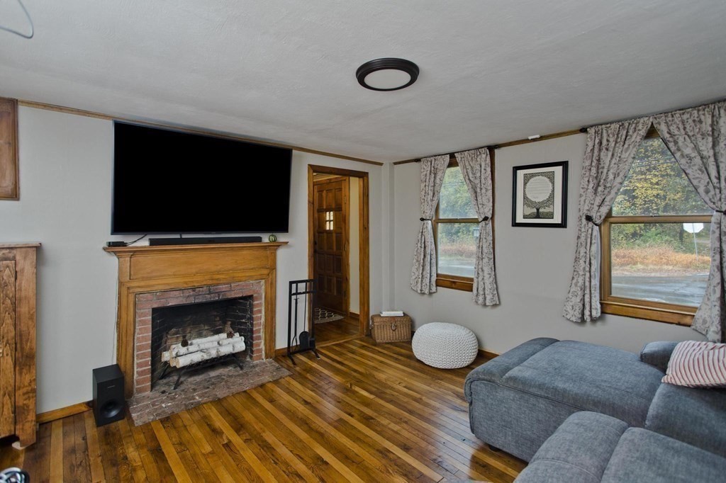 295 Southampton Road Holyoke, MA 01040 - Photo 19 of 30 Gallery Image 19