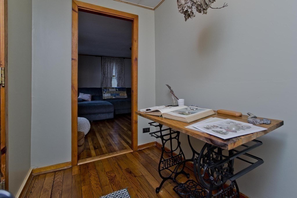 295 Southampton Road Holyoke, MA 01040 - Photo 20 of 30 Gallery Image 20