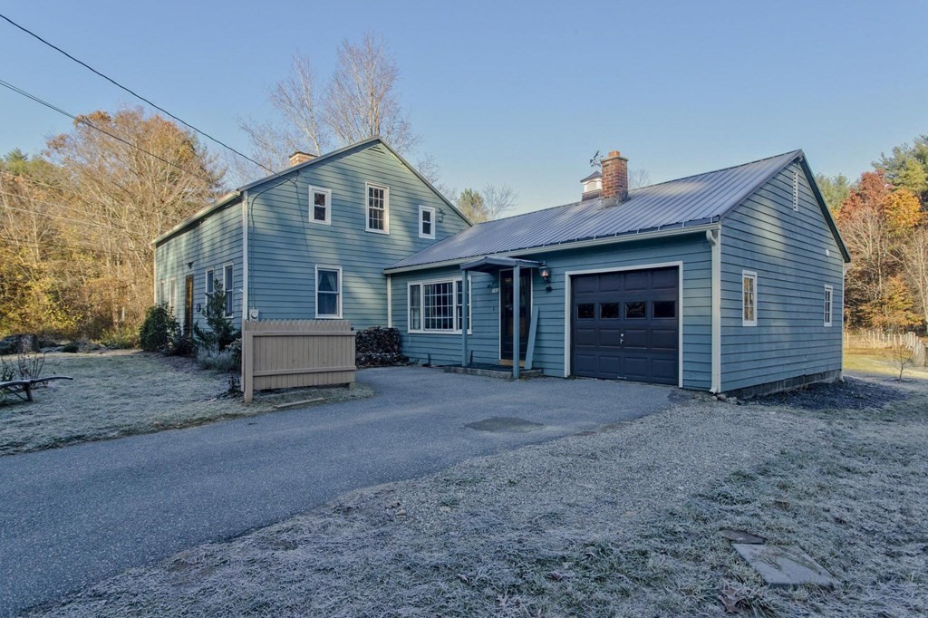 295 Southampton Road Holyoke, MA 01040 - Photo 4 of 30 Gallery Image 4