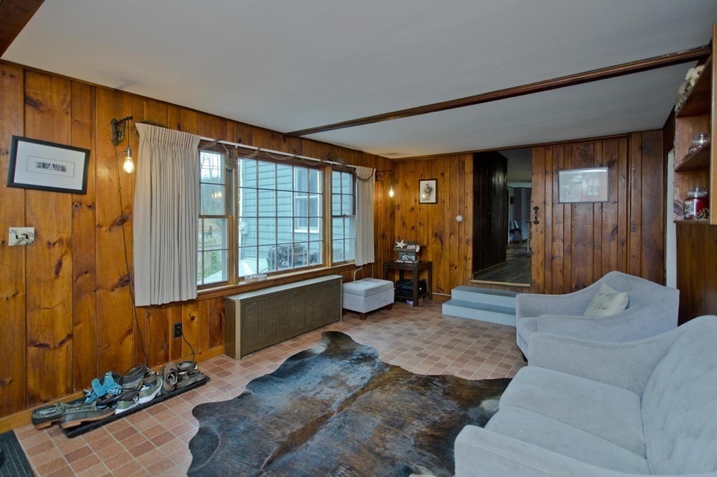 295 Southampton Road Holyoke, MA 01040 - Photo 5 of 30 Gallery Image 5