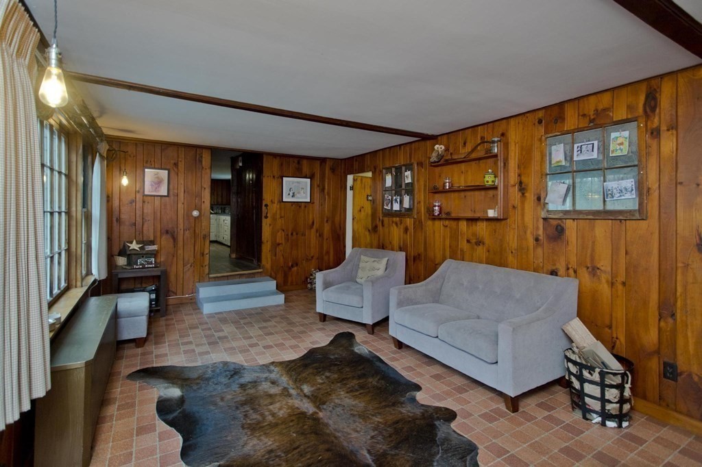 295 Southampton Road Holyoke, MA 01040 - Photo 6 of 30 Gallery Image 6