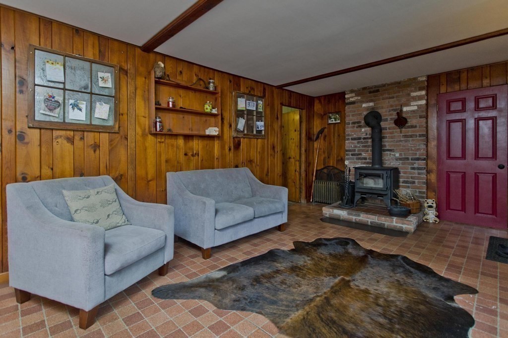 295 Southampton Road Holyoke, MA 01040 - Photo 7 of 30 Gallery Image 7