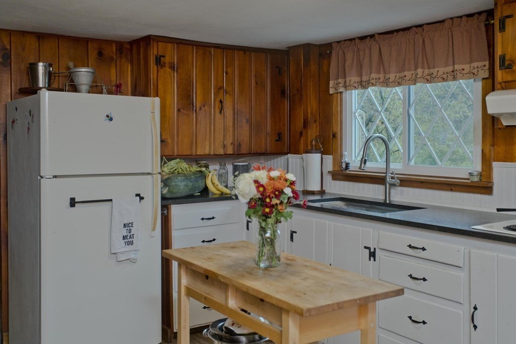 295 Southampton Road Holyoke, MA 01040 - Photo 10 of 30 Gallery Image 10