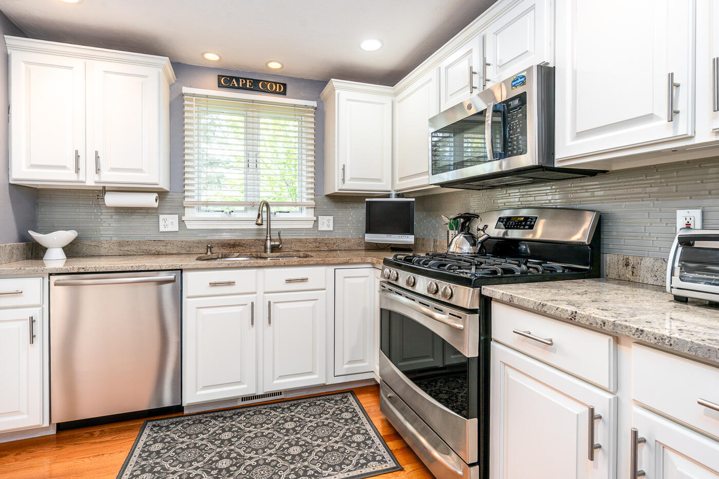 19 Longwood Road Mashpee, MA 02649 - Photo 5 of 47 Kitchen