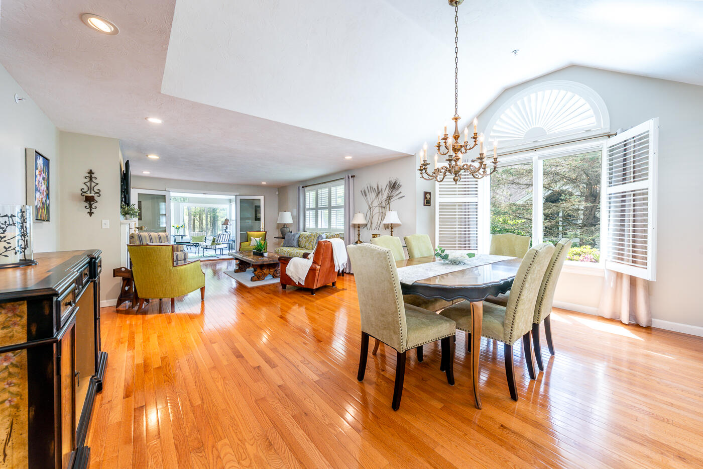 19 Longwood Road Mashpee, MA 02649 - Photo 8 of 47 dining/living