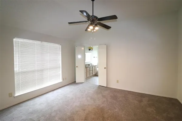 a view of empty room with window