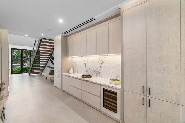 $5,850,000 | 810 Palm Trail, Delray Beach, FL 33483