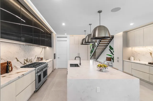 $5,850,000 | 810 Palm Trail, Delray Beach, FL 33483