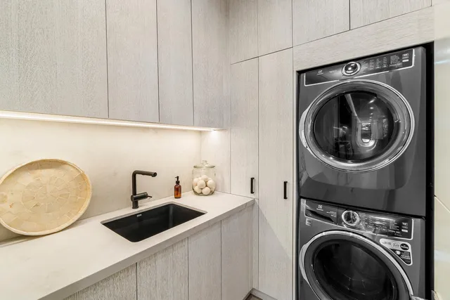 $5,850,000 | 810 Palm Trail, Delray Beach, FL 33483