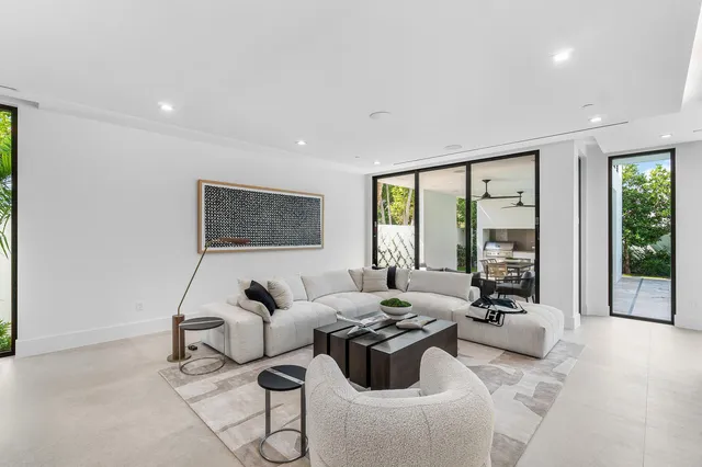 $5,850,000 | 810 Palm Trail, Delray Beach, FL 33483