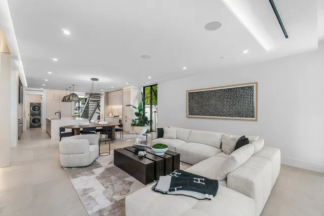 $5,850,000 | 810 Palm Trail, Delray Beach, FL 33483