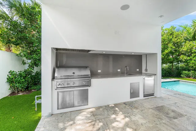 $5,850,000 | 810 Palm Trail, Delray Beach, FL 33483