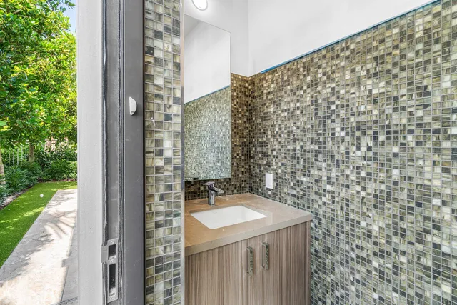 $5,850,000 | 810 Palm Trail, Delray Beach, FL 33483