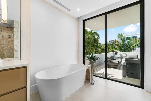 $5,850,000 | 810 Palm Trail, Delray Beach, FL 33483