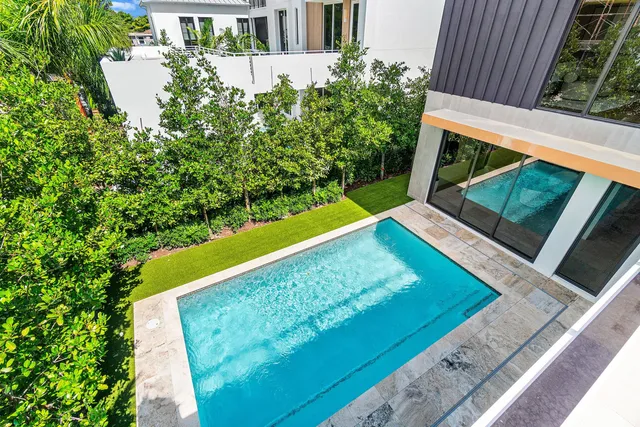 $5,850,000 | 810 Palm Trail, Delray Beach, FL 33483