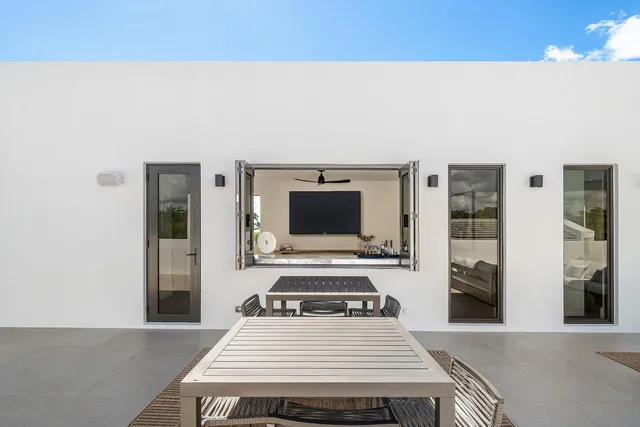 $5,850,000 | 810 Palm Trail, Delray Beach, FL 33483