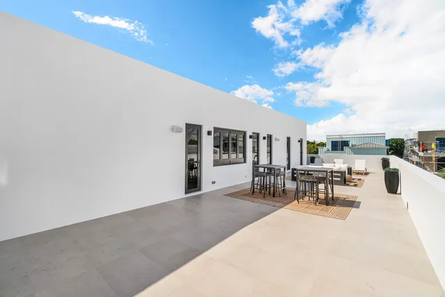$5,850,000 | 810 Palm Trail, Delray Beach, FL 33483