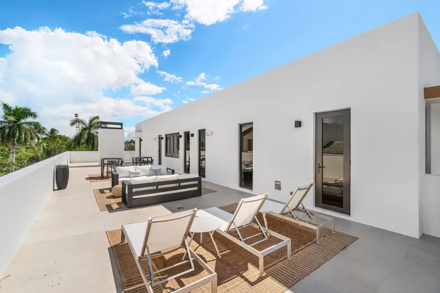 $5,850,000 | 810 Palm Trail, Delray Beach, FL 33483