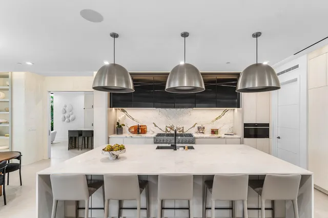 $5,850,000 | 810 Palm Trail, Delray Beach, FL 33483