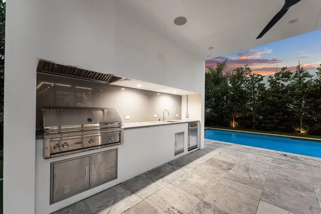 $5,850,000 | 810 Palm Trail, Delray Beach, FL 33483