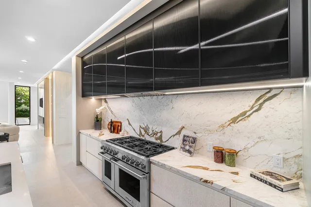 $5,850,000 | 810 Palm Trail, Delray Beach, FL 33483