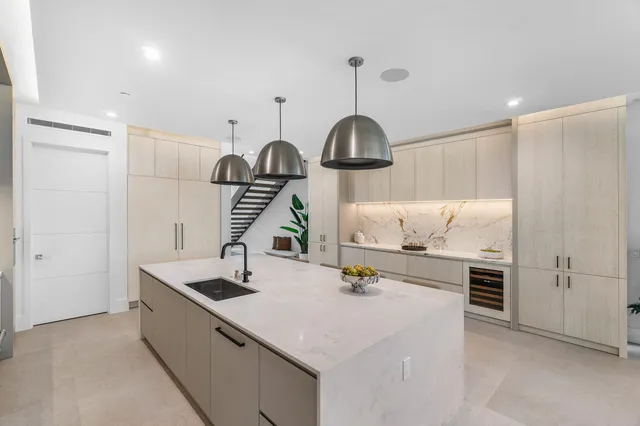 $5,850,000 | 810 Palm Trail, Delray Beach, FL 33483