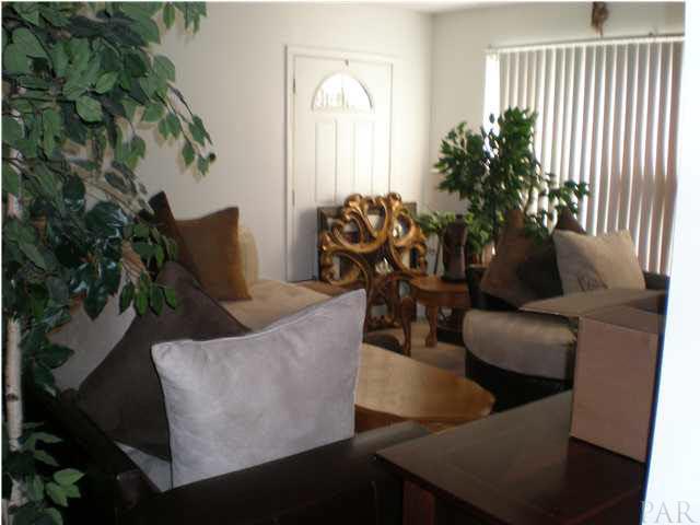 814 East Montclair Road Pensacola, FL 32505 - Photo 3 of 10 Bright Open Family Room