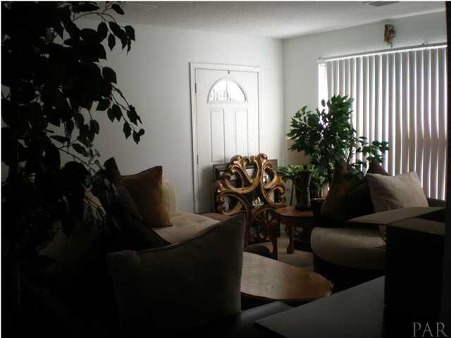 814 East Montclair Road Pensacola, FL 32505 - Photo 4 of 10 Family Room View From Dining Room