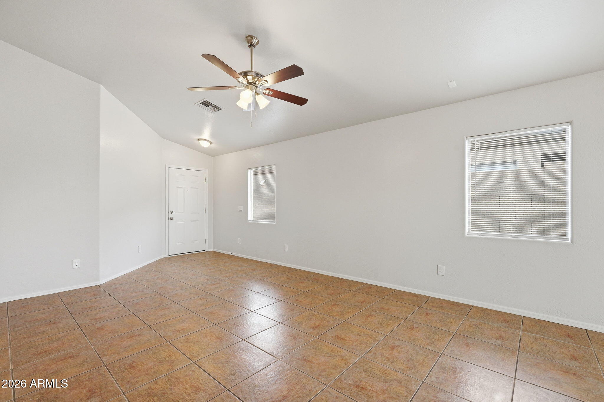 6216 South 16th Lane Phoenix, AZ 85041 - Photo 9 of 31 008_ListerPros
