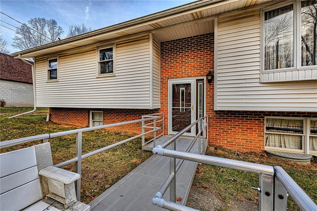 392 Longs Road Latrobe, PA 15650 - Photo 3 of 27 Gallery Image 3