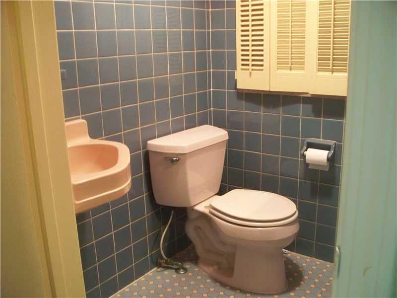 1333 Highland Road Sharon, PA 16146 - Photo 14 of 15 Partial Bath.