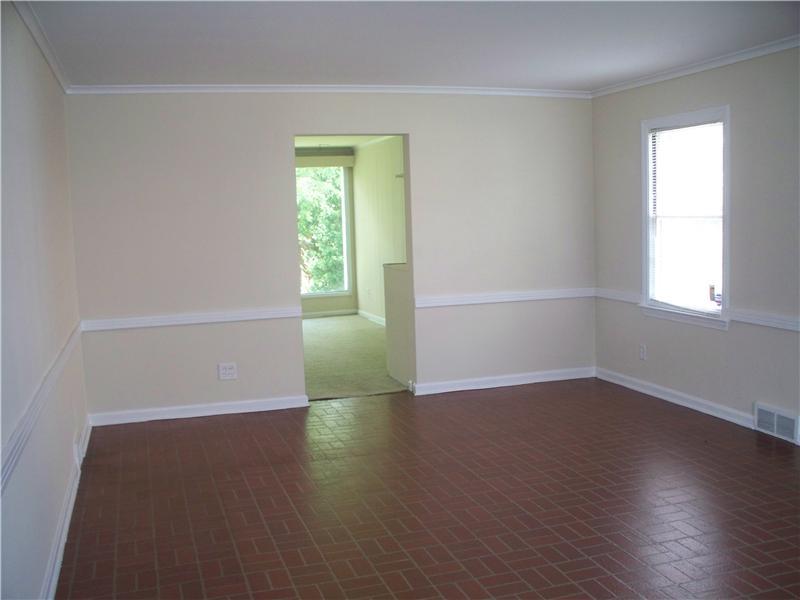 1333 Highland Road Sharon, PA 16146 - Photo 4 of 15 Living Room.