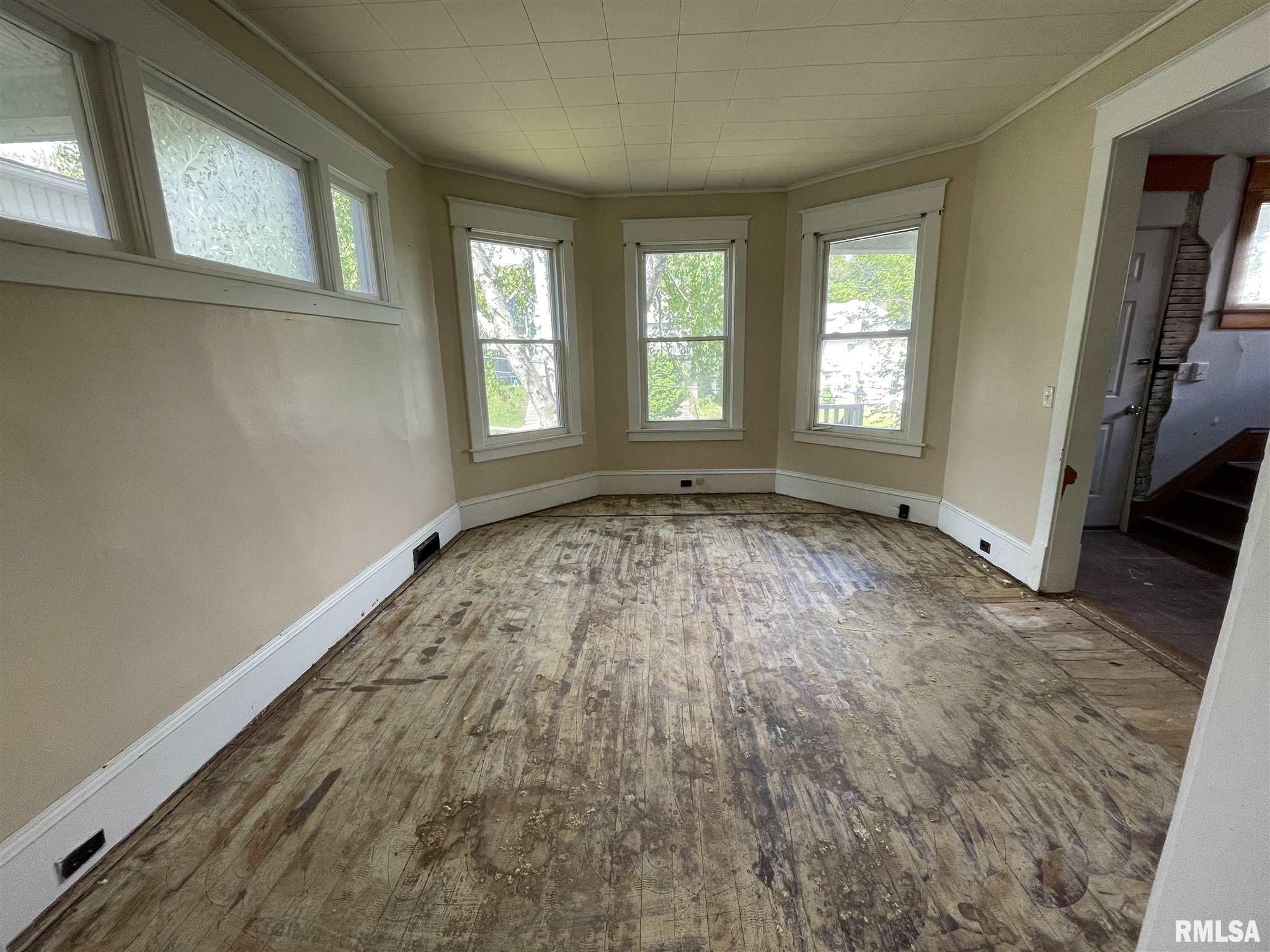 748 25th Street Moline, IL 61265 - Photo 5 of 19 Gallery Image 5
