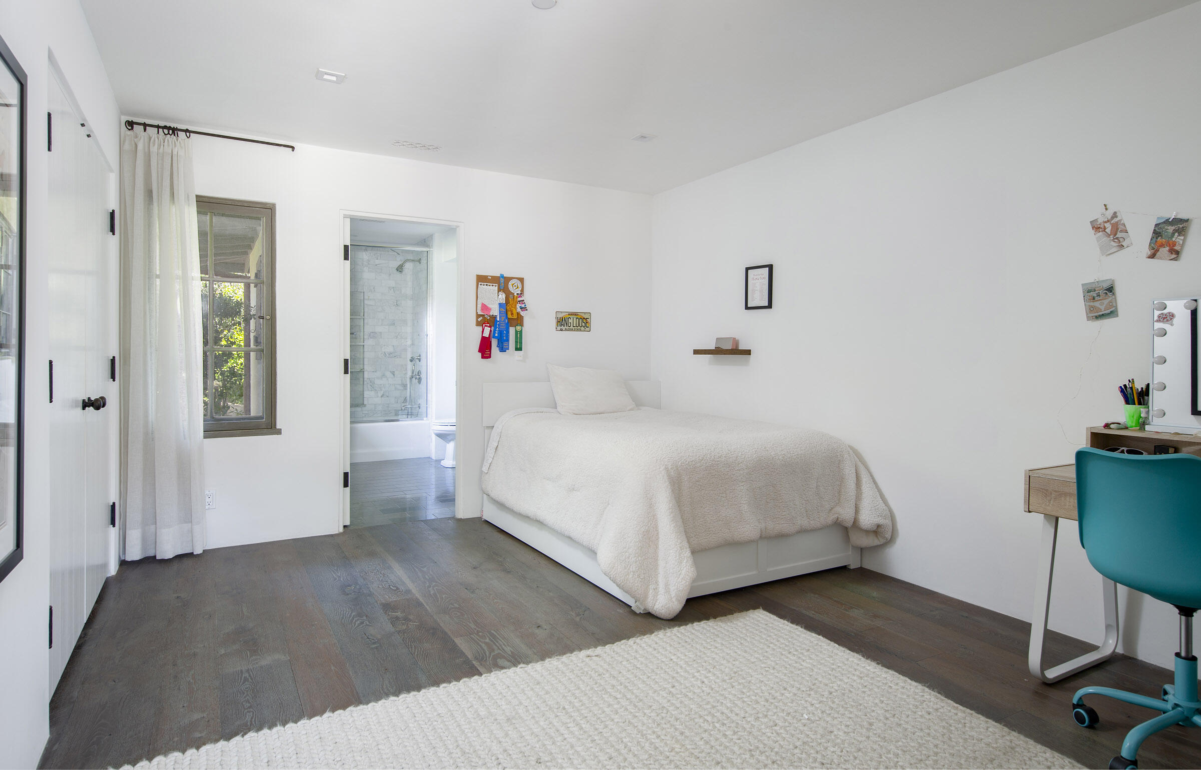 770 Via Manana Montecito, CA 93108 - Photo 22 of 34 a bedroom with a bed and a chair in it