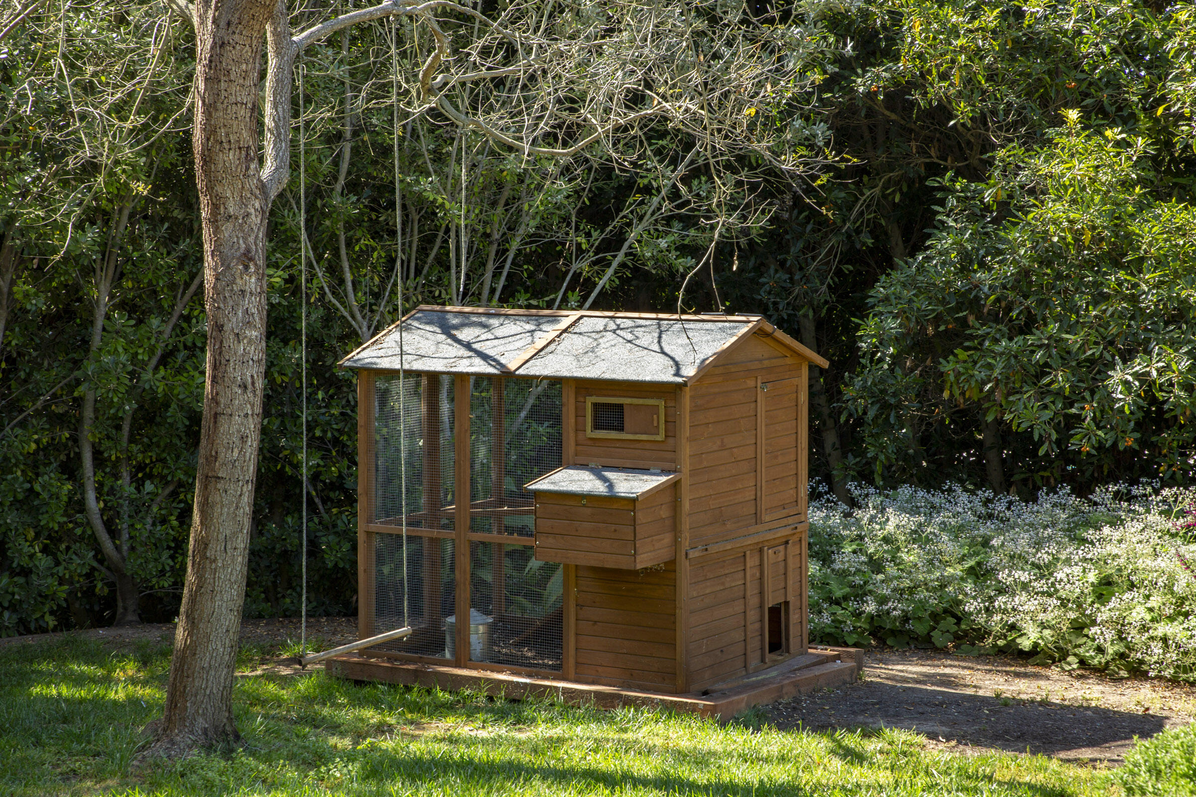 770 Via Manana Montecito, CA 93108 - Photo 29 of 34 a backyard of a house with lots of green space