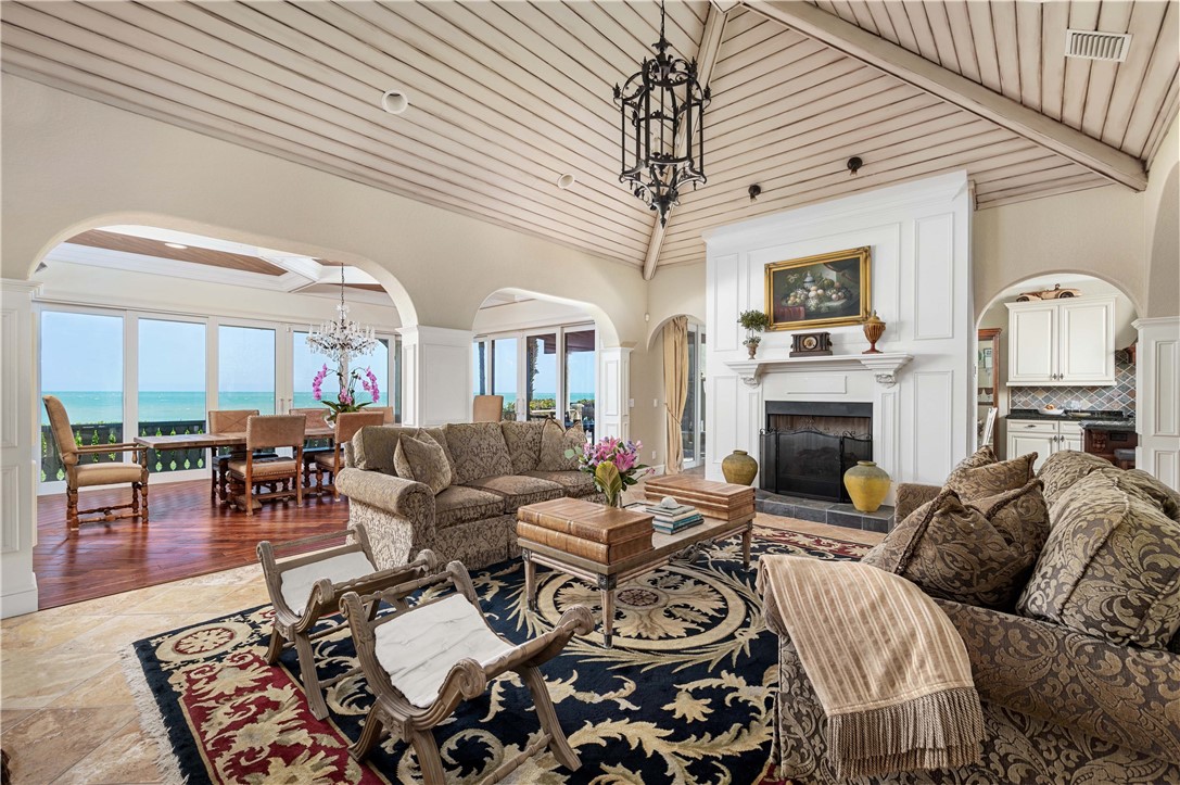 590 Reef Road Vero Beach, FL 32963 - Photo 5 of 36 Gallery Image 5
