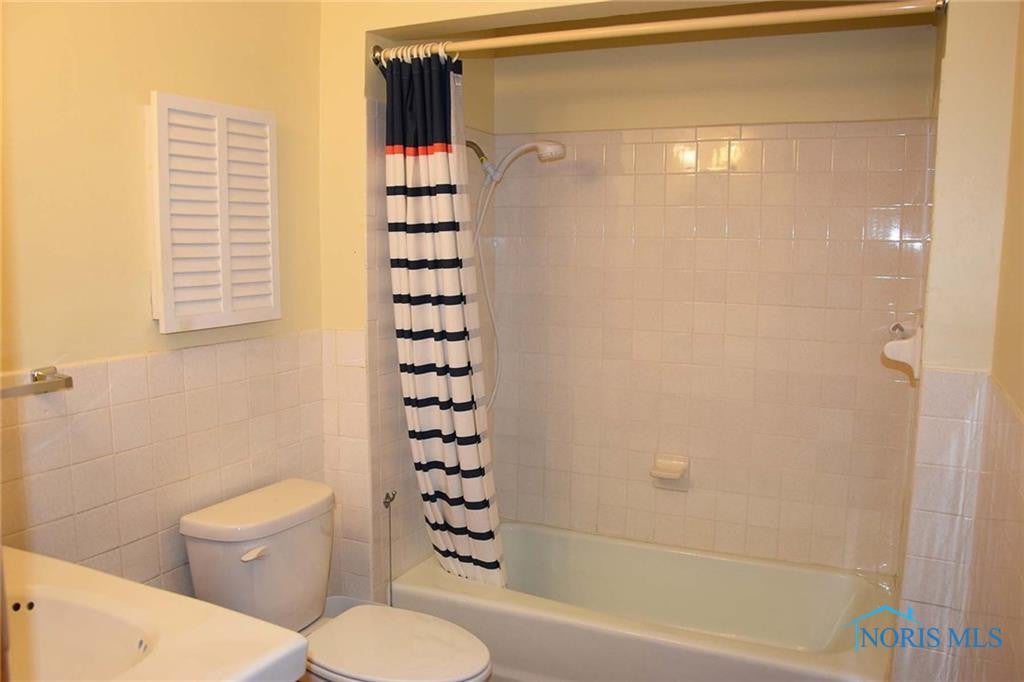 2813 Gracewood Road Toledo, OH 43613 - Photo 13 of 20 Gallery Image 13