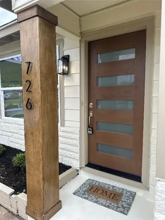a view of entryway front of house