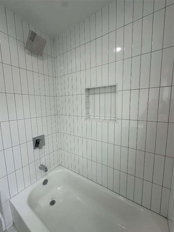 726 Banton Street Channelview, TX 77530 - Photo 24 of 30 a bathroom with a bathtub