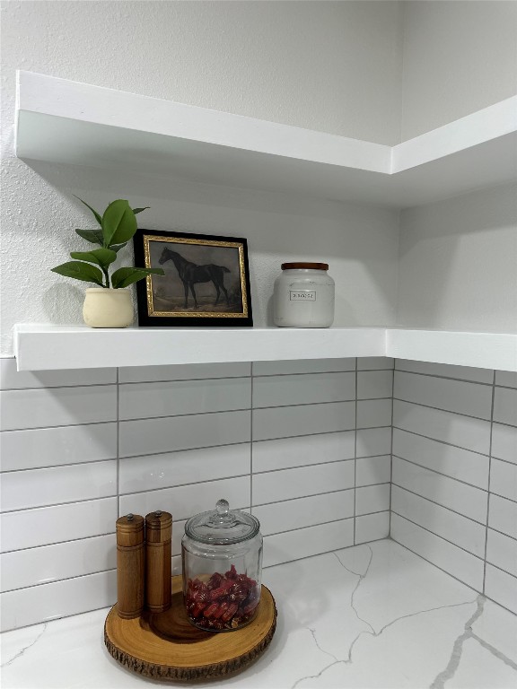 726 Banton Street Channelview, TX 77530 - Photo 7 of 30 a bathroom with a potted plant and a stove