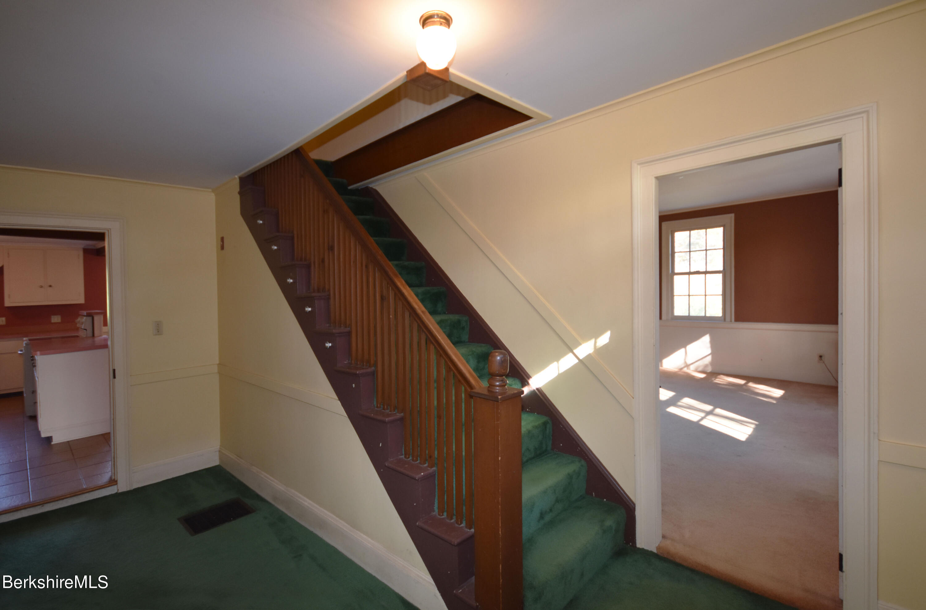 61 Nash Road Cummington, MA 01026 - Photo 7 of 63 Entry/Stair