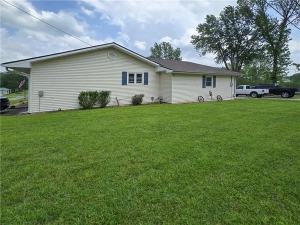 $319,000 | 209 West 6th Street, Knob Noster, MO 65336
