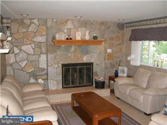 1105 Harriett Road Huntingdon Valley, PA 19006 - Photo 6 of 12 Family Room