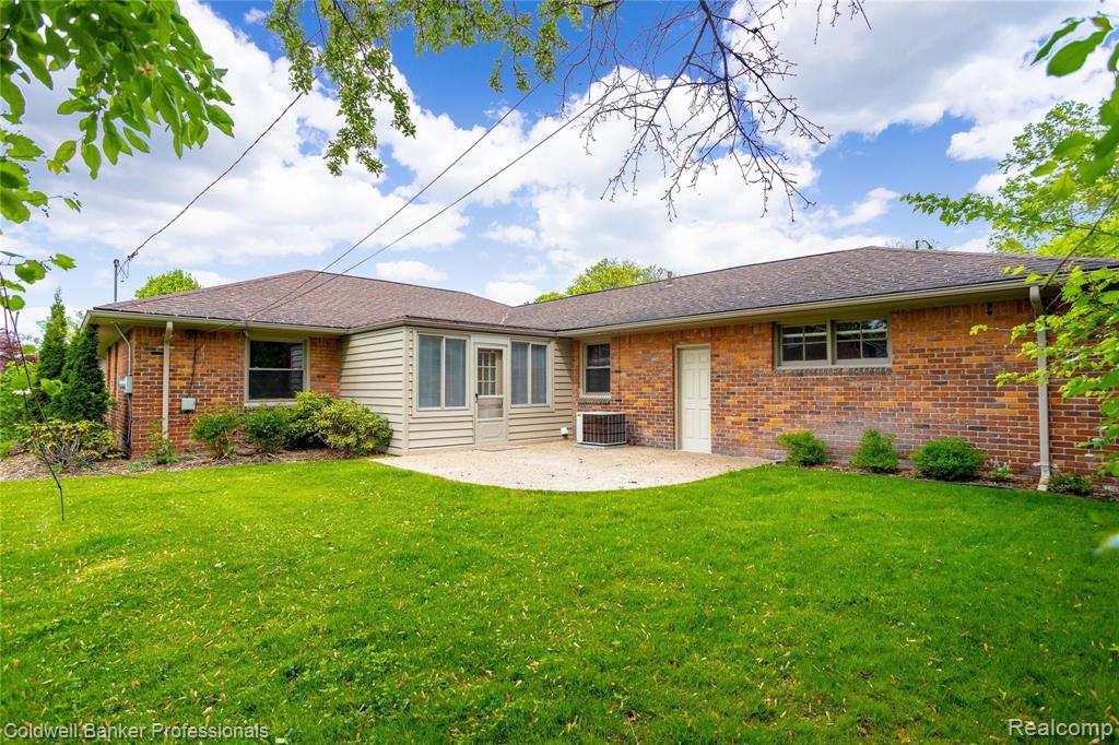 401 Barclay Grosse Pointe, MI 48236 - Photo 8 of 39